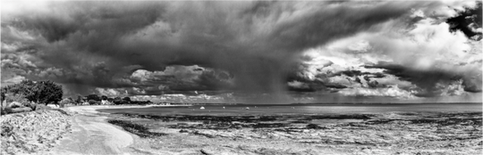 Nuages d'orage sur la plage de Damgan